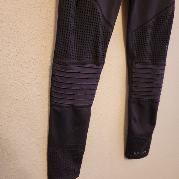 ⚡️FLASH SALE⚡️Zyia Active Black Workout Leggings Size 2 - Picture 4 of 11